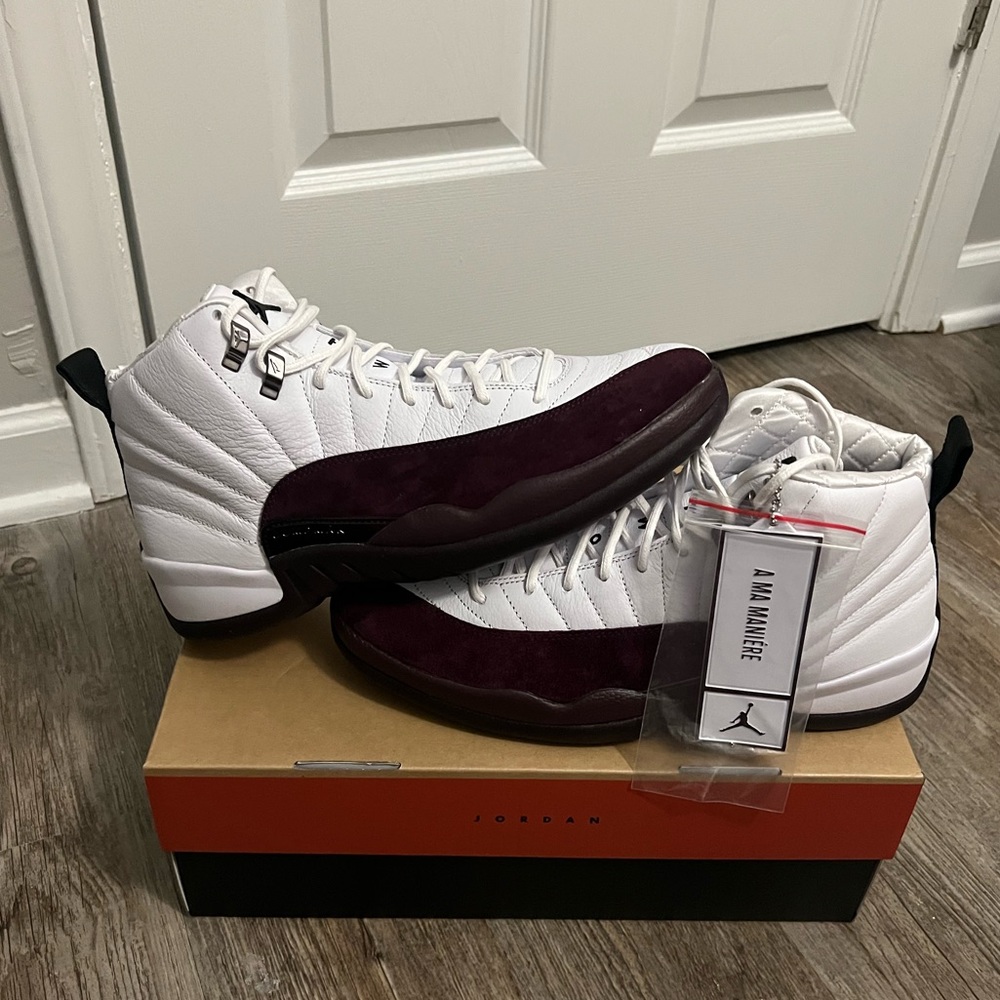 Air Jordan 12 Retro, Mens size 11, (New) Og all with tags